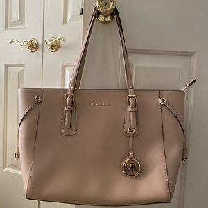 Michael Kors Medium Voyager Tote